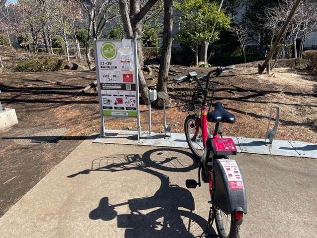 東品川海上公園内のバイクシェアの駐輪場の写真