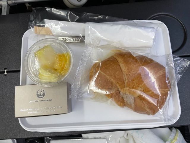 帰国便のチャイルドミールの軽食の写真